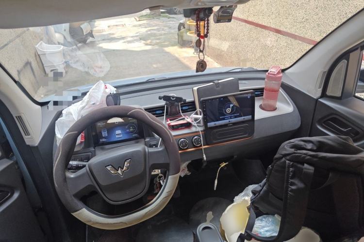 Used Wuling Hongguang MINIEV 2020 Enjoyment Model Lithium Iron Phosphate Center Console