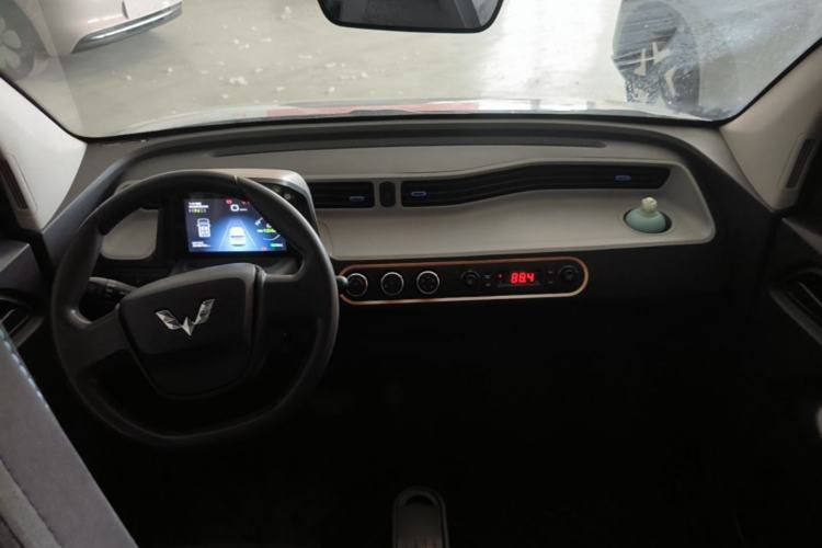 Used Wuling Hongguang MINIEV 2020 Enjoyment Model Lithium Iron Phosphate Center Console