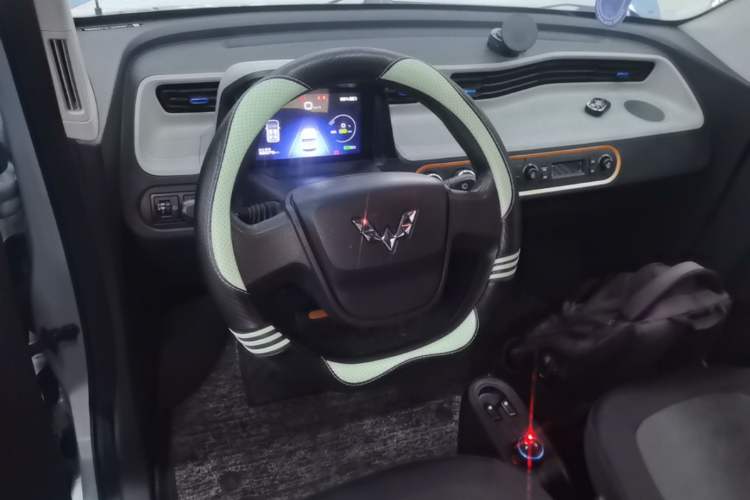 Used Wuling Hongguang MINIEV 2020 Enjoyment Model Lithium Iron Phosphate Center Console