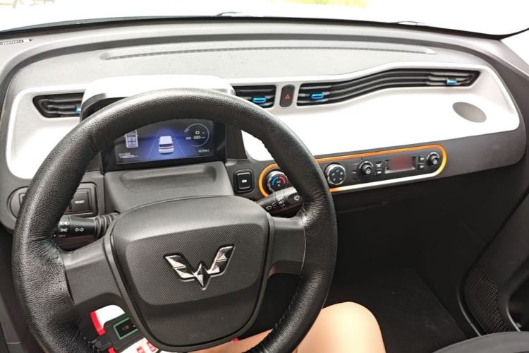 Used Wuling Hongguang MINIEV 2020 Easy Version Lithium-Ion Battery Center Console