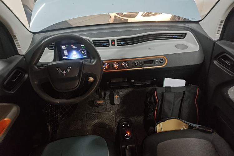 Used Wuling Hongguang MINIEV 2020 Freedom Version Lithium Iron Phosphate Center Console