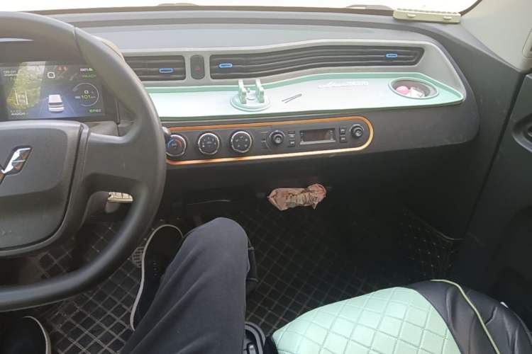Used Wuling Hongguang MINIEV 2020 Zizai Version Lithium-NMC Center Console