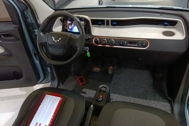 Used Wuling Hongguang MINIEV 2020 Zizai Version Lithium-NMC Center Console