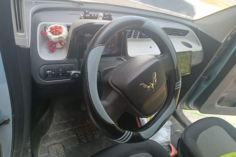 Used Wuling Hongguang MINIEV 2020 Freedom Version Lithium Iron Phosphate Center Console