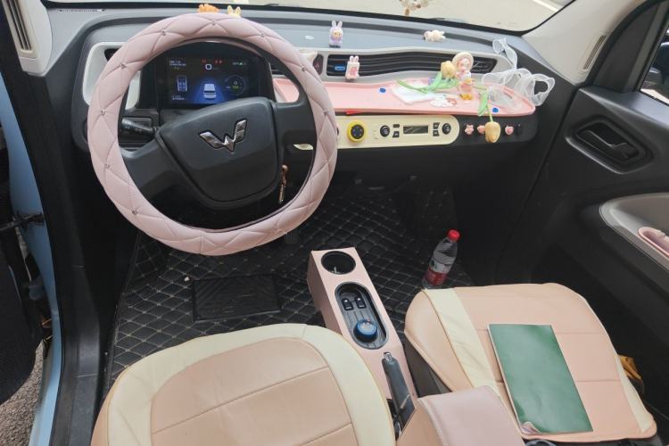 Used Wuling Hongguang MINIEV 2020 Enjoyment Model Lithium Iron Phosphate Center Console
