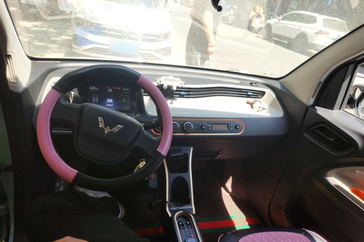 Used Wuling Hongguang MINIEV 2020 Enjoyment Model Lithium Iron Phosphate Center Console