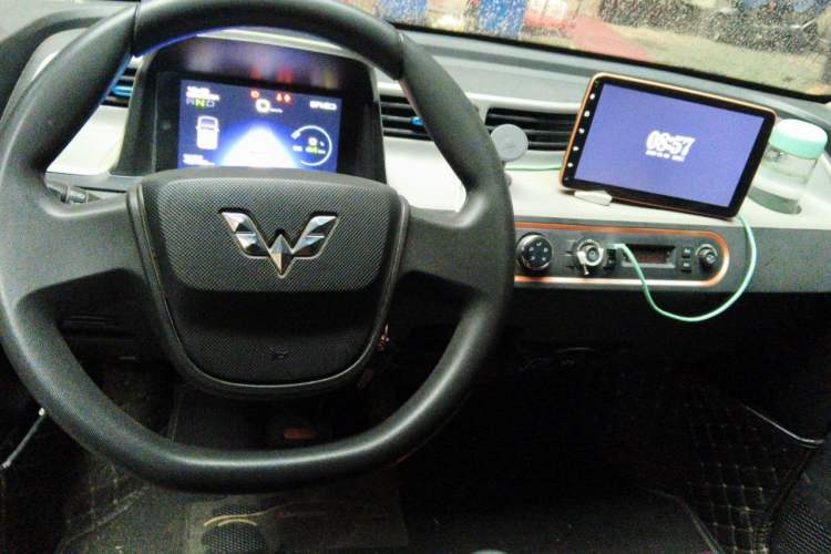 Used Wuling Hongguang MINIEV 2020 Freedom Version Lithium Iron Phosphate Center Console