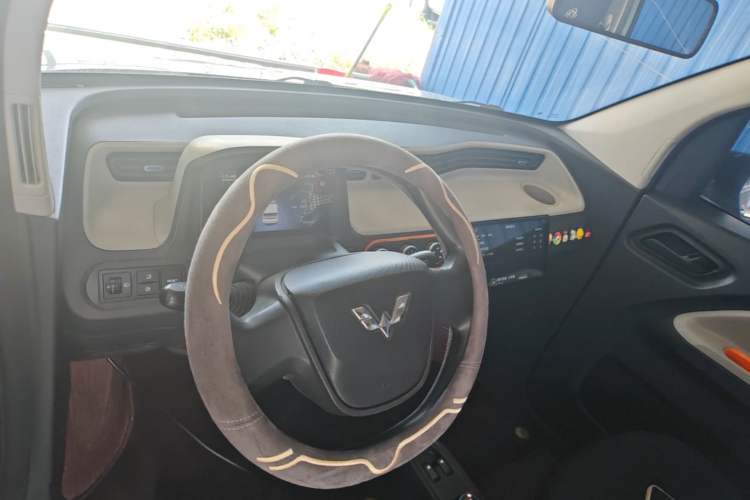 Used Wuling Hongguang MINIEV 2020 Freedom Version Lithium Iron Phosphate Center Console