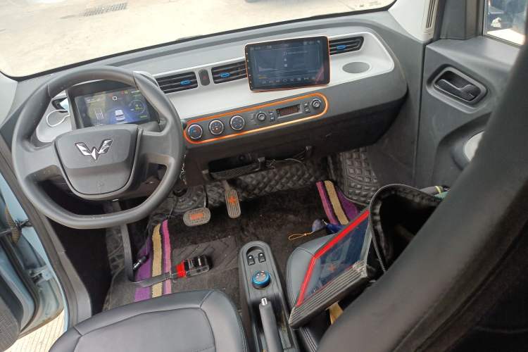 Used Wuling Hongguang MINIEV 2020 Freedom Version Lithium Iron Phosphate Center Console