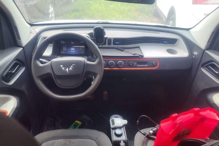 Used Wuling Hongguang MINIEV 2020 Freedom Version Lithium Iron Phosphate Center Console