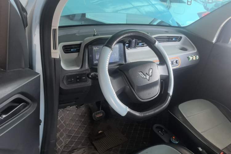 Used Wuling Hongguang MINIEV 2020 Zizai Version Lithium-NMC Center Console