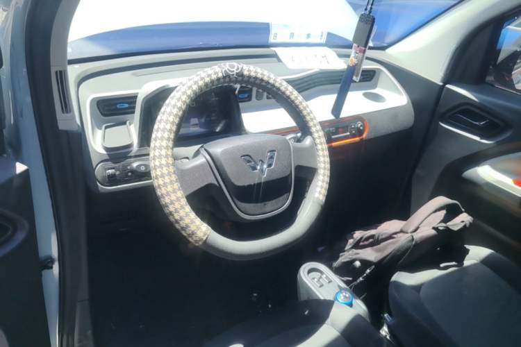Used Wuling Hongguang MINIEV 2020 Freedom Version Lithium Iron Phosphate Center Console