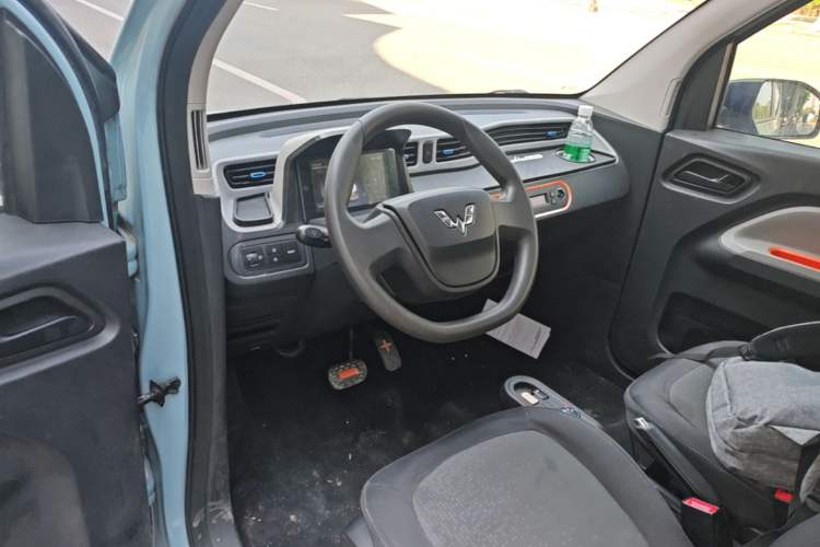 Used Wuling Hongguang MINIEV 2020 Enjoyment Model Lithium Iron Phosphate Center Console