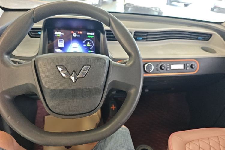 Used Wuling Hongguang MINIEV 2020 Freedom Version Lithium Iron Phosphate Center Console