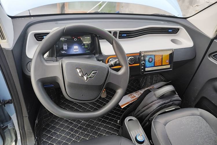 Used Wuling Hongguang MINIEV 2020 Enjoyment Model Lithium Iron Phosphate Center Console