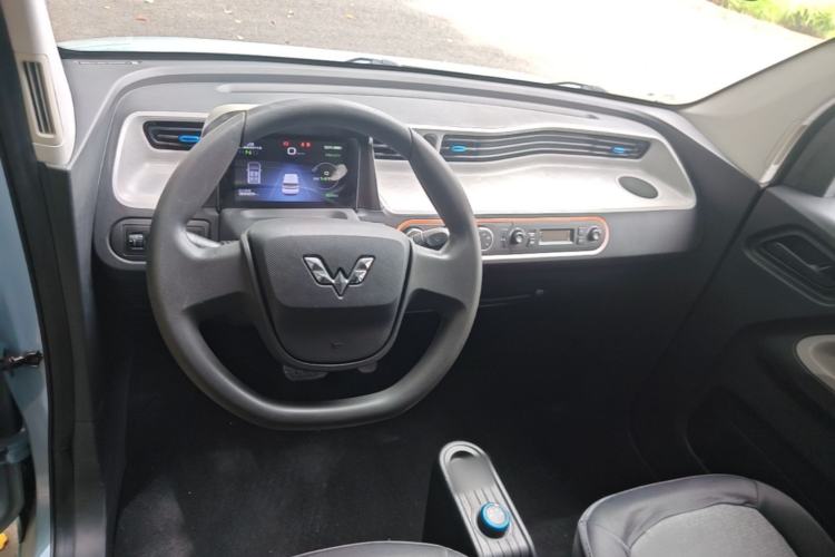 Used Wuling Hongguang MINIEV 2020 Enjoyment Model Lithium Iron Phosphate Center Console