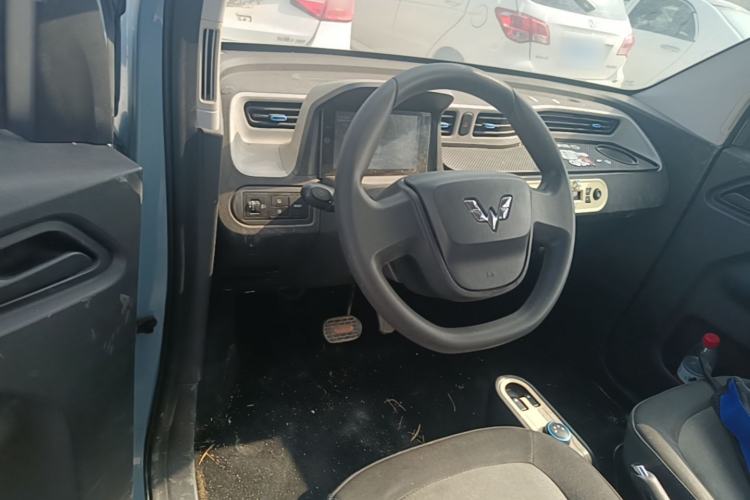 Used Wuling Hongguang MINIEV 2020 Freedom Version Lithium Iron Phosphate Center Console