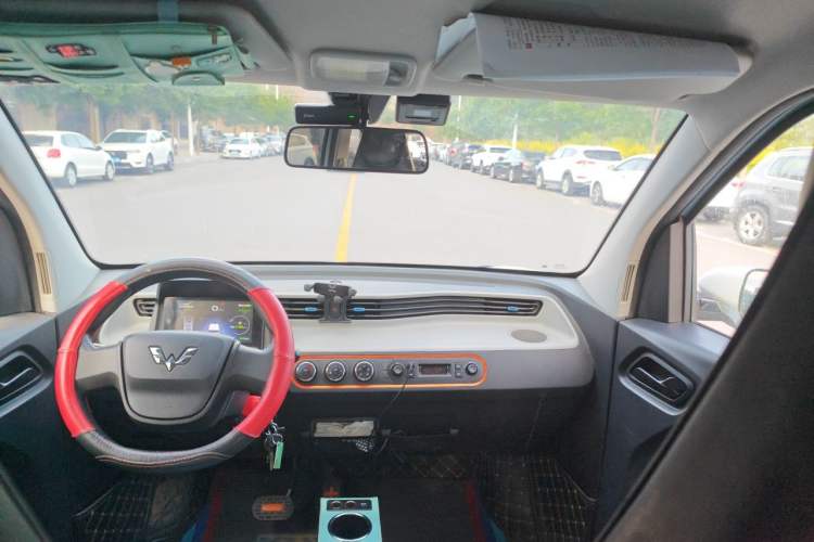 Used Wuling Hongguang MINIEV 2020 Enjoyment Model Lithium Iron Phosphate Center Console