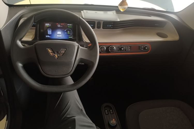 Used Wuling Hongguang MINIEV 2020 Enjoyment Model Lithium Iron Phosphate Center Console