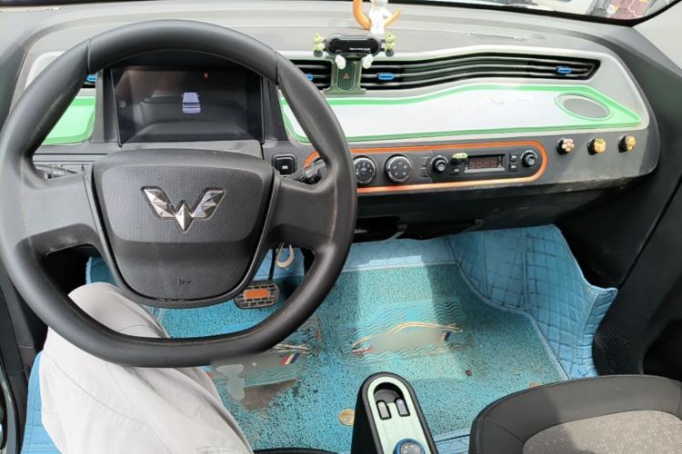 Used Wuling Hongguang MINIEV 2020 Freedom Version Lithium Iron Phosphate Center Console
