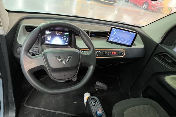 Used Wuling Hongguang MINIEV 2020 Enjoyment Model Lithium Iron Phosphate Center Console
