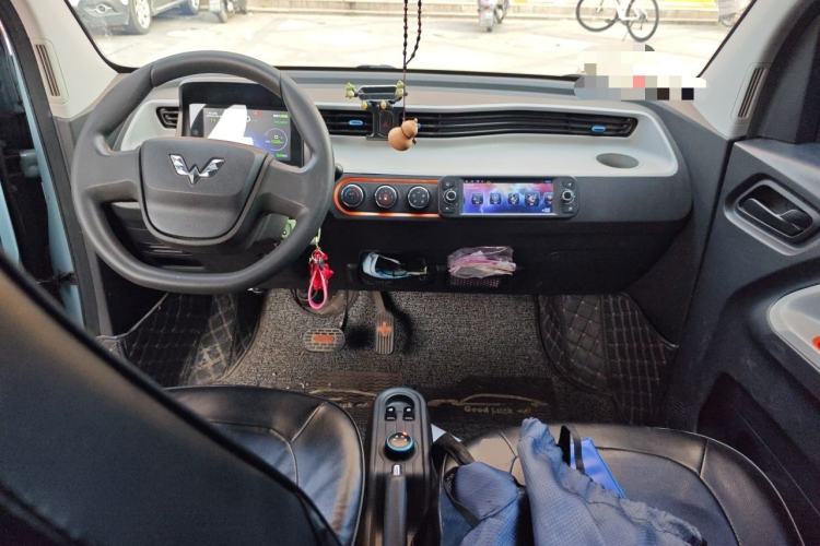 Used Wuling Hongguang MINIEV 2020 Freedom Version Lithium Iron Phosphate Center Console