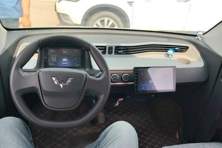 Used Wuling Hongguang MINIEV 2020 Enjoyment Model Lithium Iron Phosphate Center Console