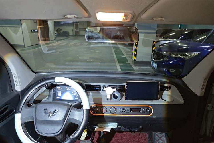Used Wuling Hongguang MINIEV 2020 Freedom Version Lithium Iron Phosphate Center Console