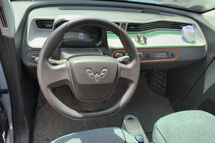 Used Wuling Hongguang MINIEV 2020 Enjoyment Model Lithium Iron Phosphate Center Console