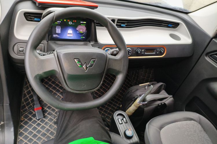 Used Wuling Hongguang MINIEV 2020 Enjoyment Model Lithium Iron Phosphate Center Console