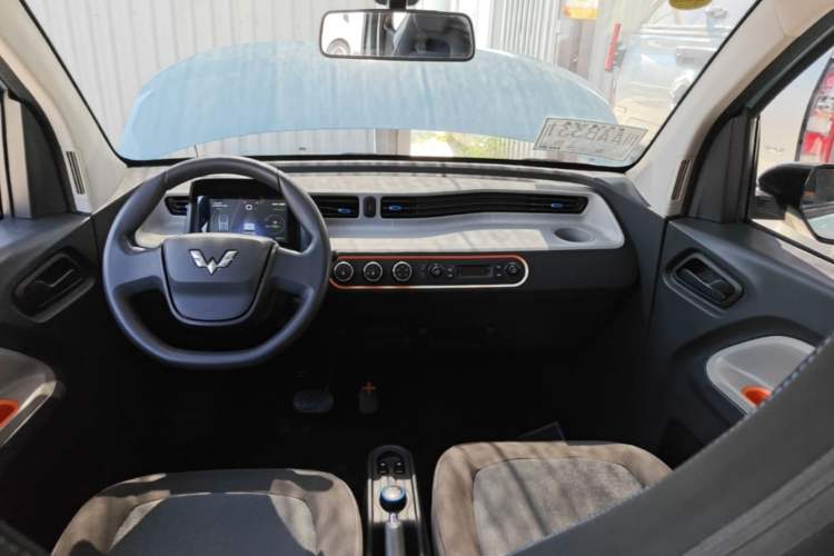 Used Wuling Hongguang MINIEV 2020 Enjoy Edition Lithium-Ion Battery Center Console