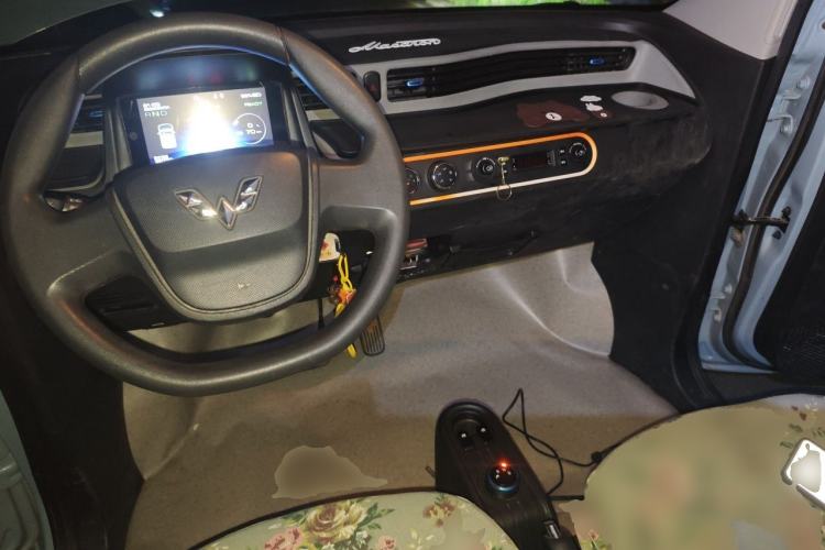 Used Wuling Hongguang MINIEV 2020 Freedom Version Lithium Iron Phosphate Center Console
