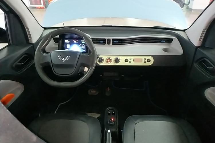 Used Wuling Hongguang MINIEV 2020 Freedom Version Lithium Iron Phosphate Center Console
