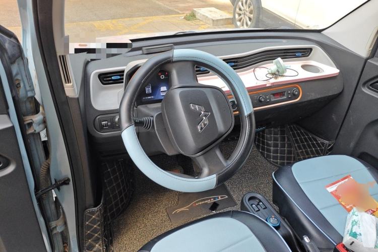 Used Wuling Hongguang MINIEV 2020 Freedom Version Lithium Iron Phosphate Center Console