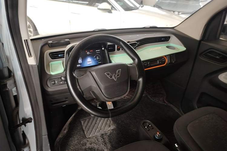 Used Wuling Hongguang MINIEV 2020 Freedom Version Lithium Iron Phosphate Center Console