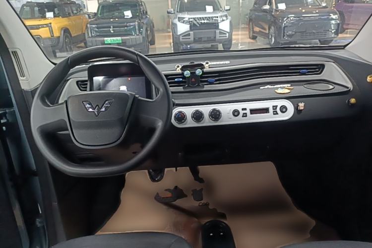 Used Wuling Hongguang MINIEV 2020 Enjoyment Model Lithium Iron Phosphate Center Console