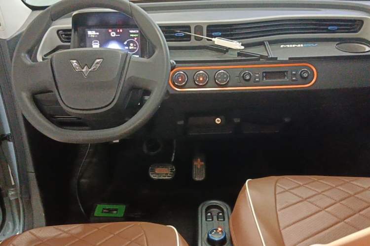 Used Wuling Hongguang MINIEV 2020 Enjoyment Model Lithium Iron Phosphate Center Console