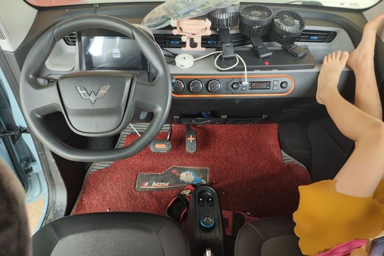 Used Wuling Hongguang MINIEV 2020 Enjoyment Model Lithium Iron Phosphate Center Console