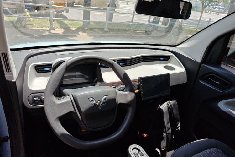 Used Wuling Hongguang MINIEV 2020 Freedom Version Lithium Iron Phosphate Center Console