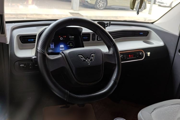 Used Wuling Hongguang MINIEV 2020 Enjoyment Model Lithium Iron Phosphate Center Console