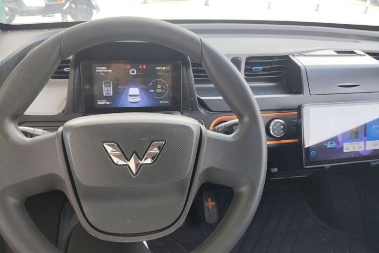 Used Wuling Hongguang MINIEV 2020 Enjoyment Model Lithium Iron Phosphate Center Console