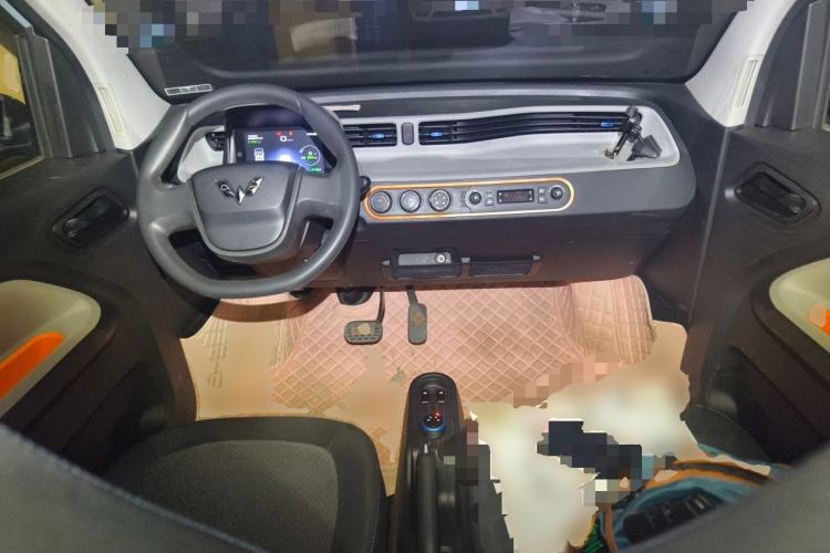 Used Wuling Hongguang MINIEV 2020 Freedom Version Lithium Iron Phosphate Center Console