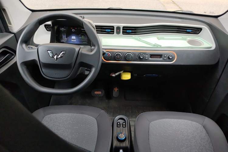 Used Wuling Hongguang MINIEV 2020 Freedom Version Lithium Iron Phosphate Center Console