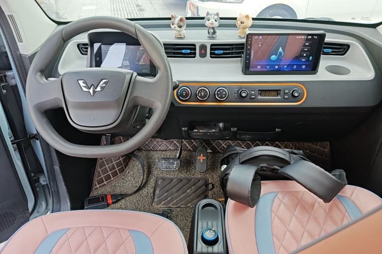 Used Wuling Hongguang MINIEV 2020 Enjoyment Model Lithium Iron Phosphate Center Console