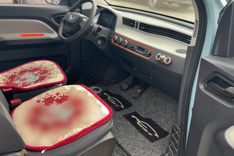 Used Wuling Hongguang MINIEV 2020 Freedom Version Lithium Iron Phosphate Center Console