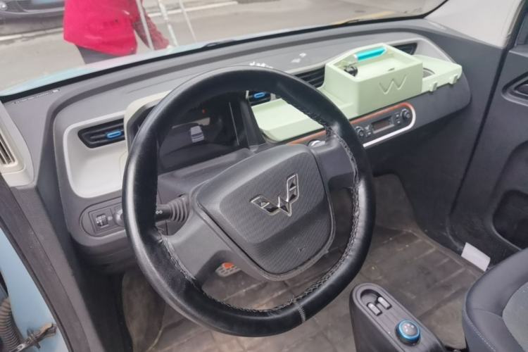 Used Wuling Hongguang MINIEV 2020 Freedom Version Lithium Iron Phosphate Center Console