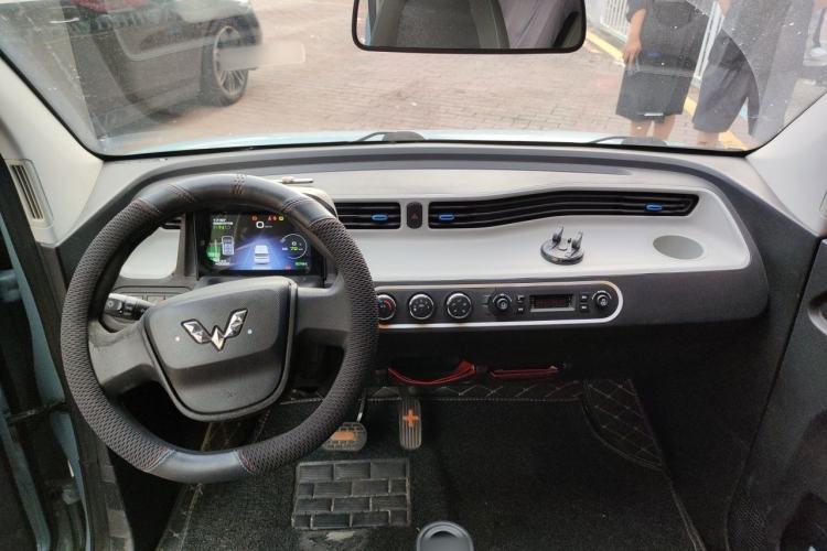 Used Wuling Hongguang MINIEV 2020 Freedom Version Lithium Iron Phosphate Center Console