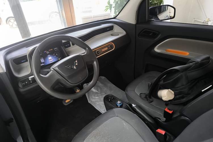 Used Wuling Hongguang MINIEV 2020 Freedom Version Lithium Iron Phosphate Center Console