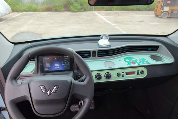 Used Wuling Hongguang MINIEV 2020 Freedom Version Lithium Iron Phosphate Center Console