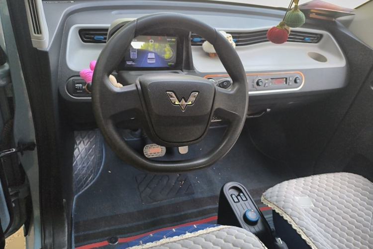 Used Wuling Hongguang MINIEV 2020 Freedom Version Lithium Iron Phosphate Center Console